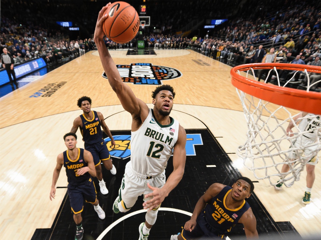 本届疯三MOP赔率揭晓:弗拉格领跑,小克莱顿与布鲁姆紧随其后 排名第三的布鲁姆则以稳定性和低调著称。作