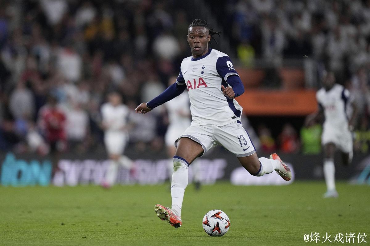 乌多基社媒无意泄密热刺新战术,手抛球成关键要素